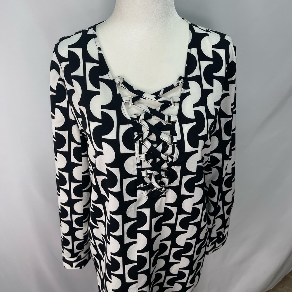 Chico’s geometric print criss cross lace up blouse Chicos size 0 women’s S/4 - Picture 8 of 16
